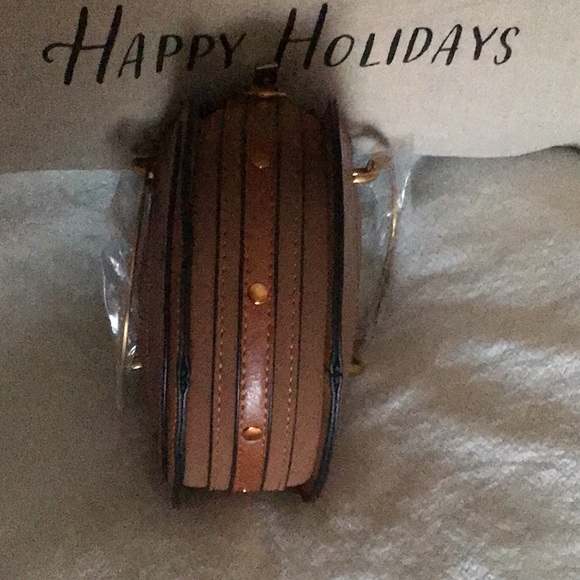 🌲 Great find is this little round bag.🌲 - Picture 4 of 5